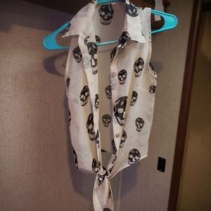 Cute SKULL top!